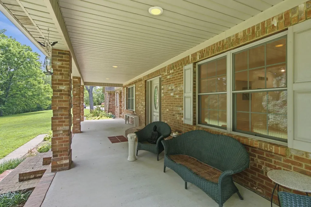 1077 Hammonds Creek Road Lawrenceburg KY 40342