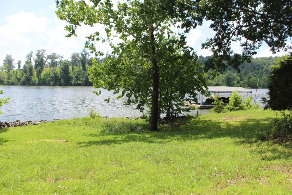 760 Barrett Road Eddyville KY 42038