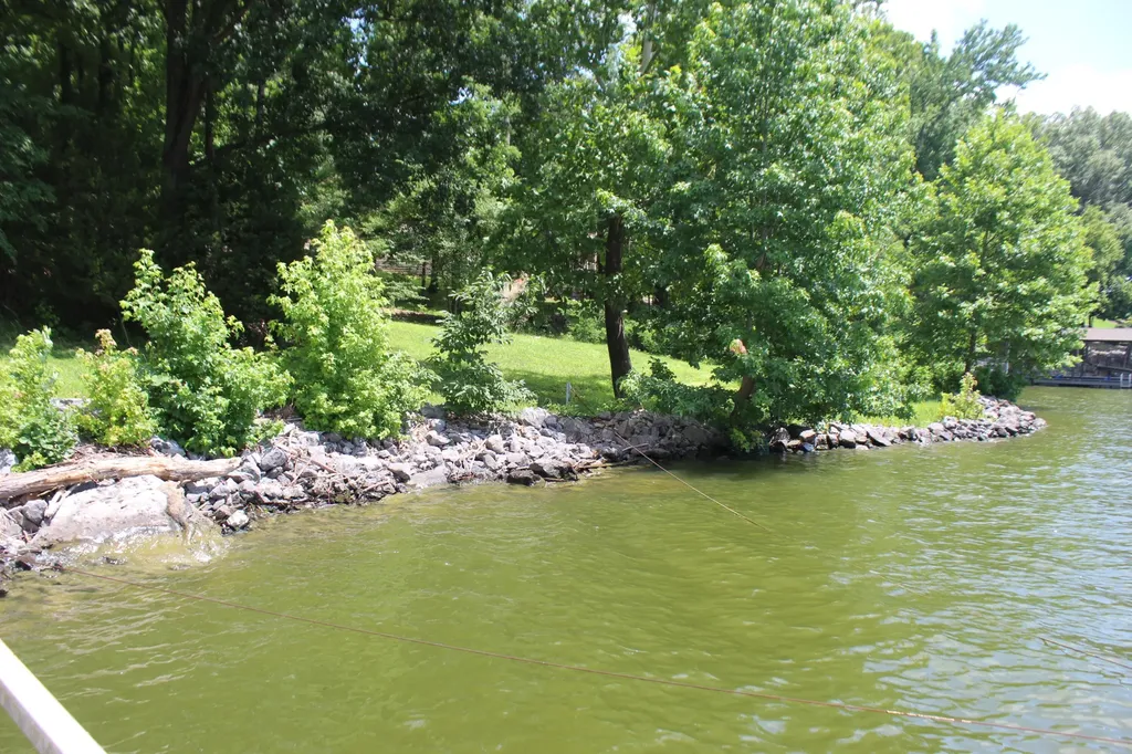 760 Barrett Road Eddyville KY 42038
