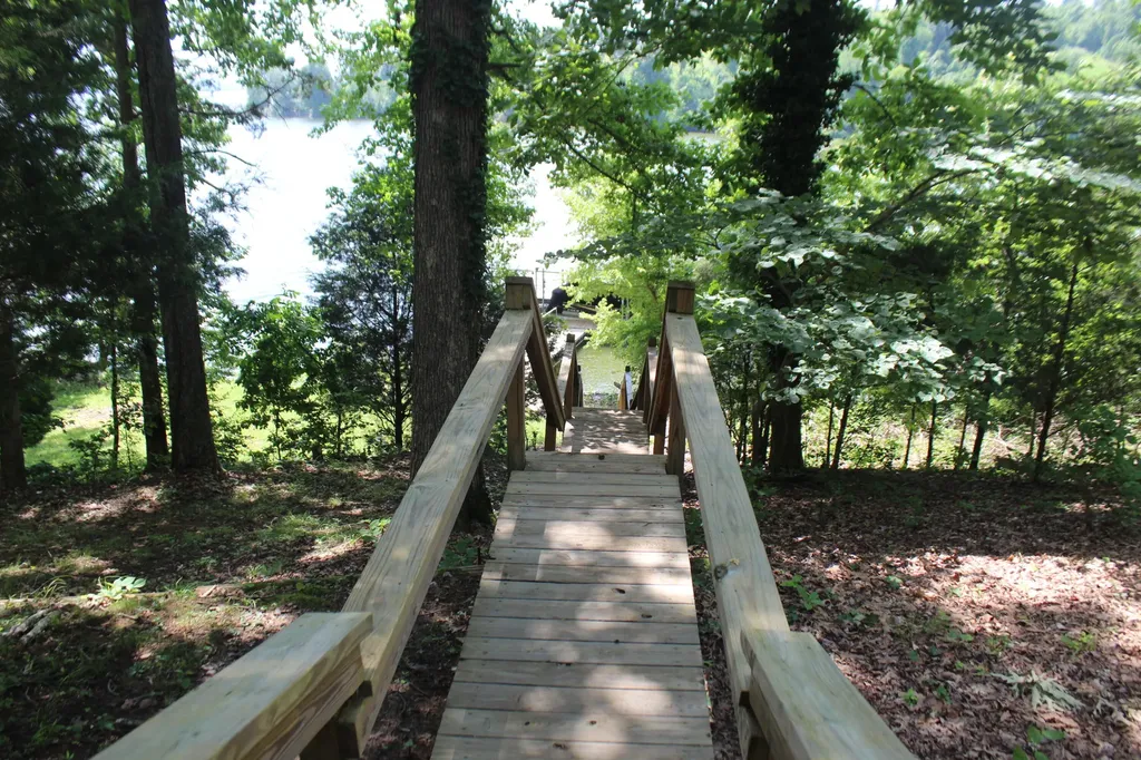 760 Barrett Road Eddyville KY 42038