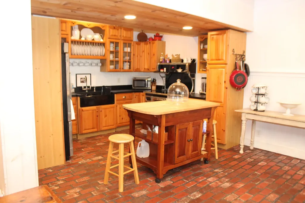 760 Barrett Road Eddyville KY 42038