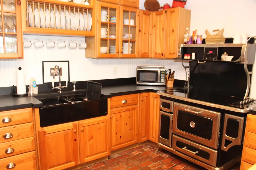 760 Barrett Road Eddyville KY 42038