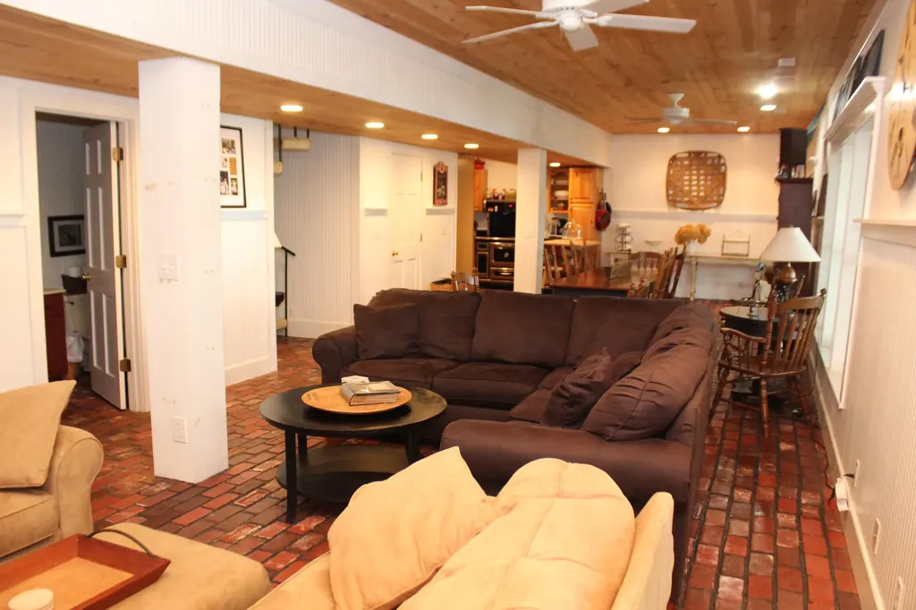 760 Barrett Road Eddyville KY 42038