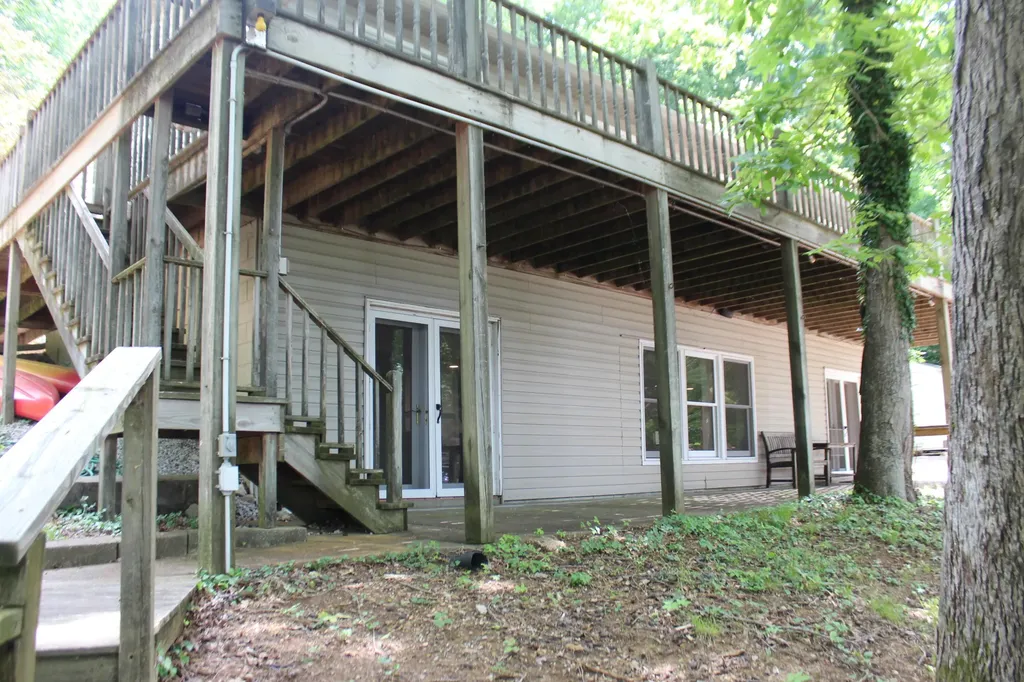 760 Barrett Road Eddyville KY 42038