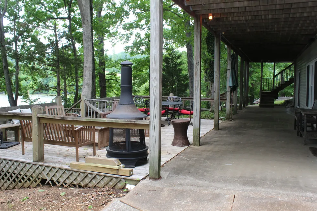760 Barrett Road Eddyville KY 42038
