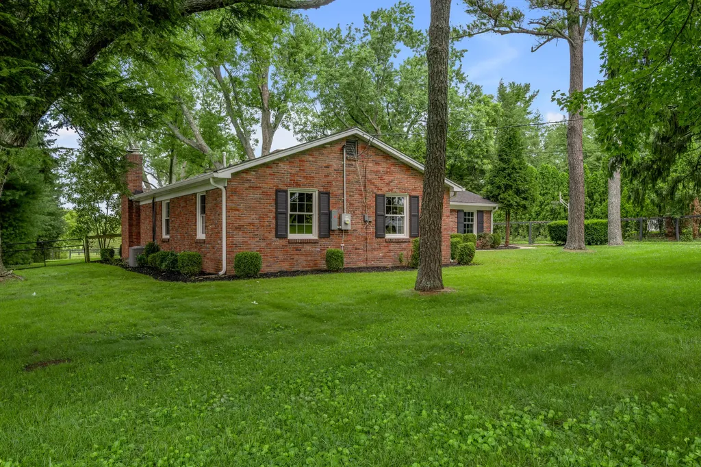 855 Walnut Hill Road Lexington KY 40515