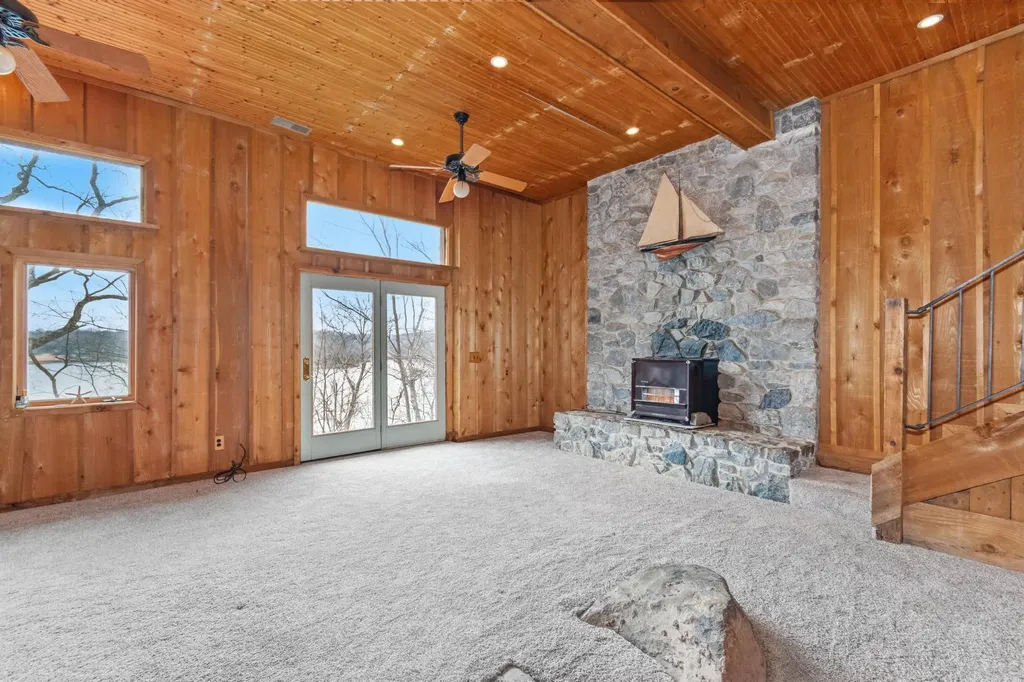 290 Deer Run Road Eddyville KY 42038