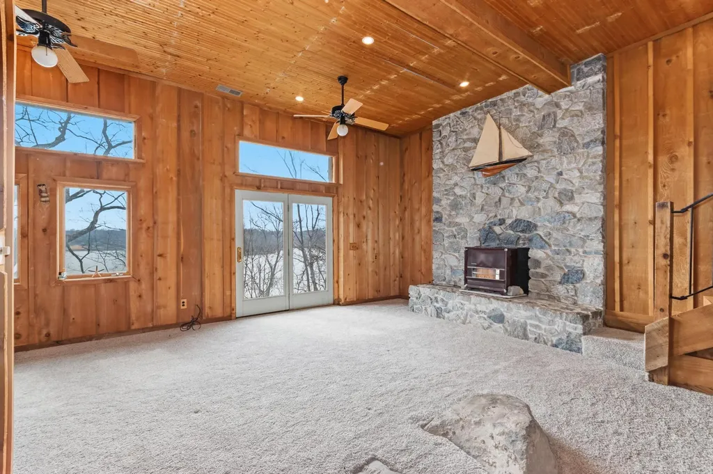290 Deer Run Road Eddyville KY 42038