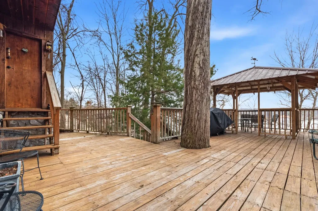 290 Deer Run Road Eddyville KY 42038