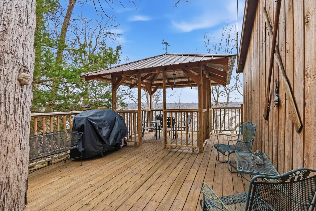 290 Deer Run Road Eddyville KY 42038
