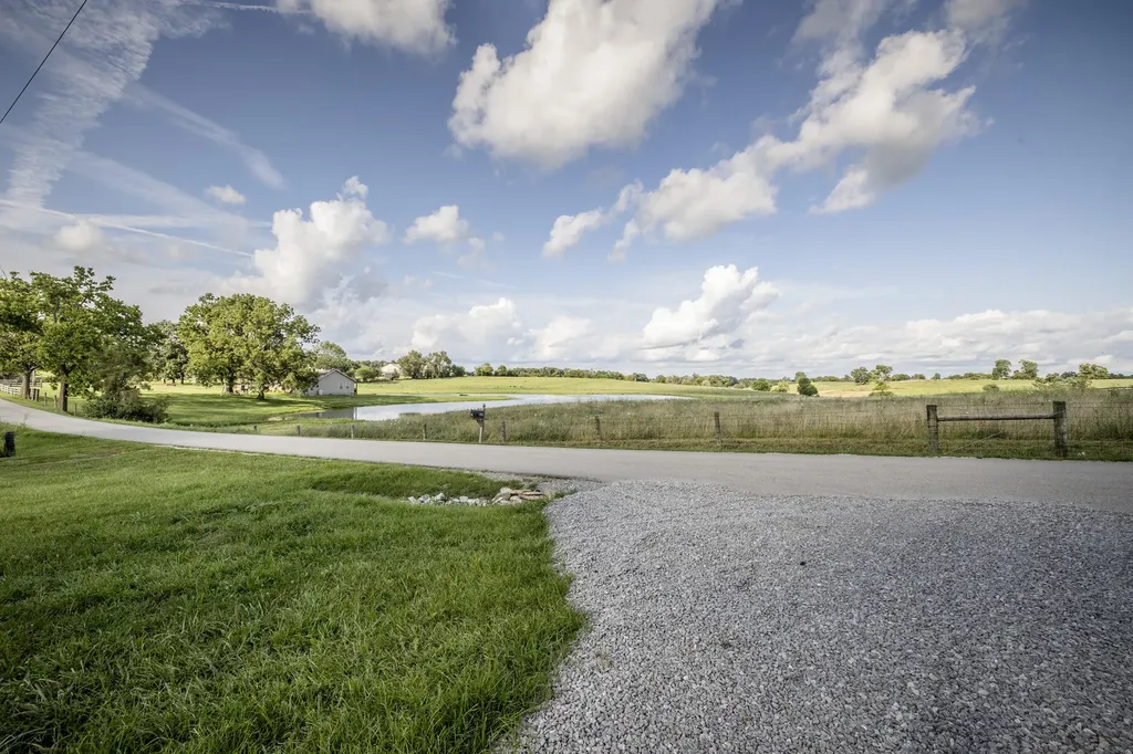 809 Hill Road Paris KY 40361