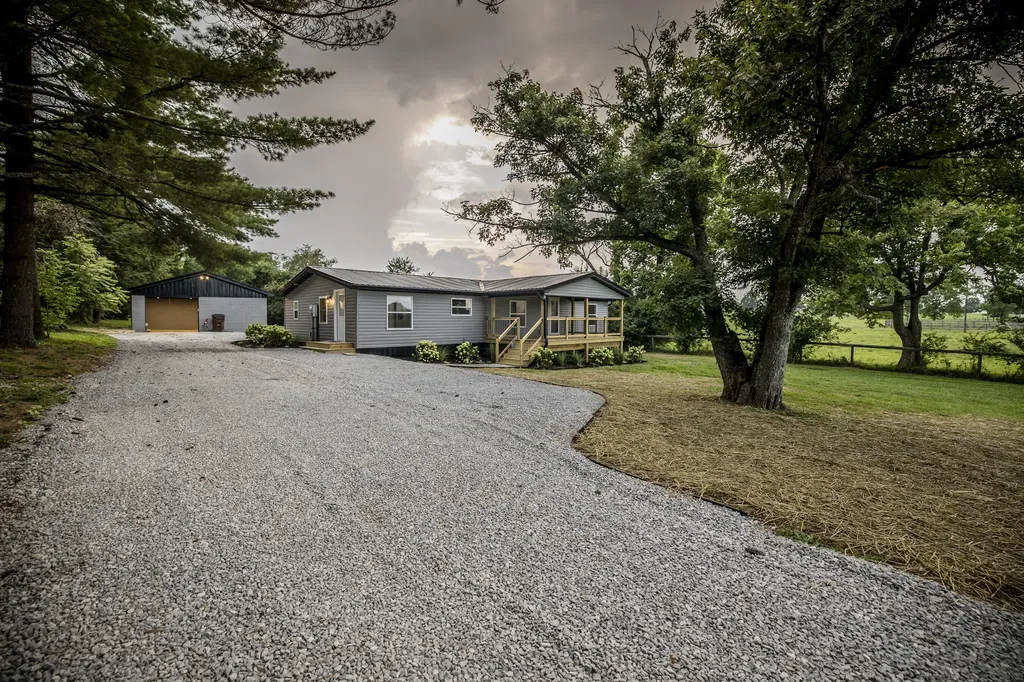 809 Hill Road Paris KY 40361