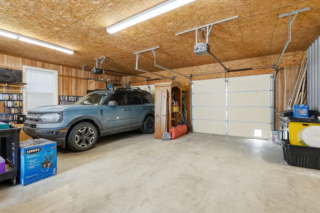 139 Beeny Road Manitou KY 42436