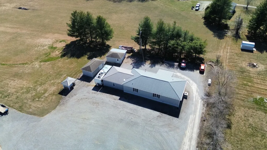 139 Beeny Road Manitou KY 42436