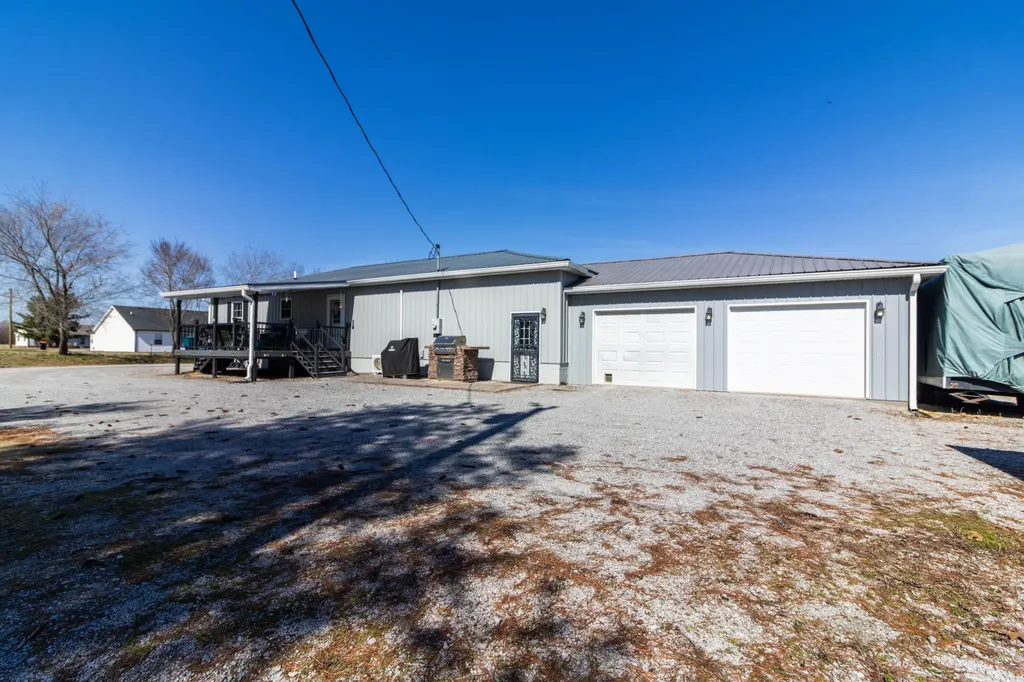 139 Beeny Road Manitou KY 42436