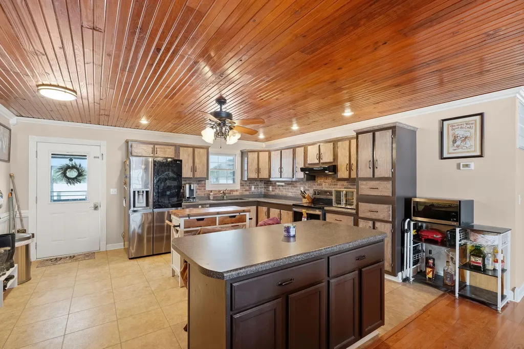 139 Beeny Road Manitou KY 42436