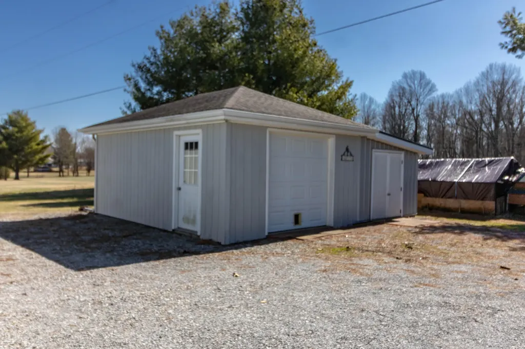139 Beeny Road Manitou KY 42436