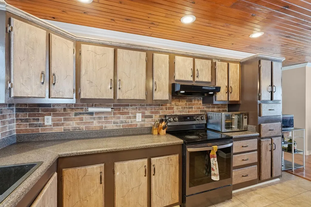 139 Beeny Road Manitou KY 42436