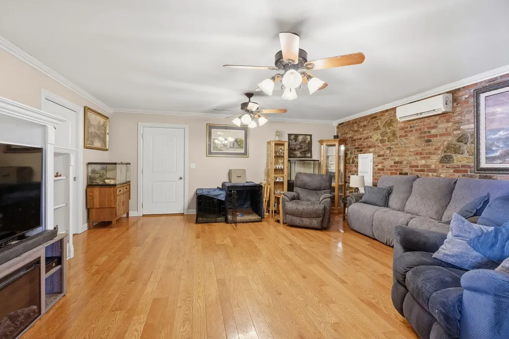 139 Beeny Road Manitou KY 42436