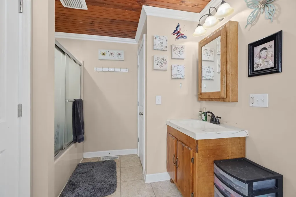 139 Beeny Road Manitou KY 42436