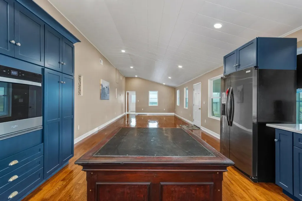 1300 State Route 1901 Marion KY 42064