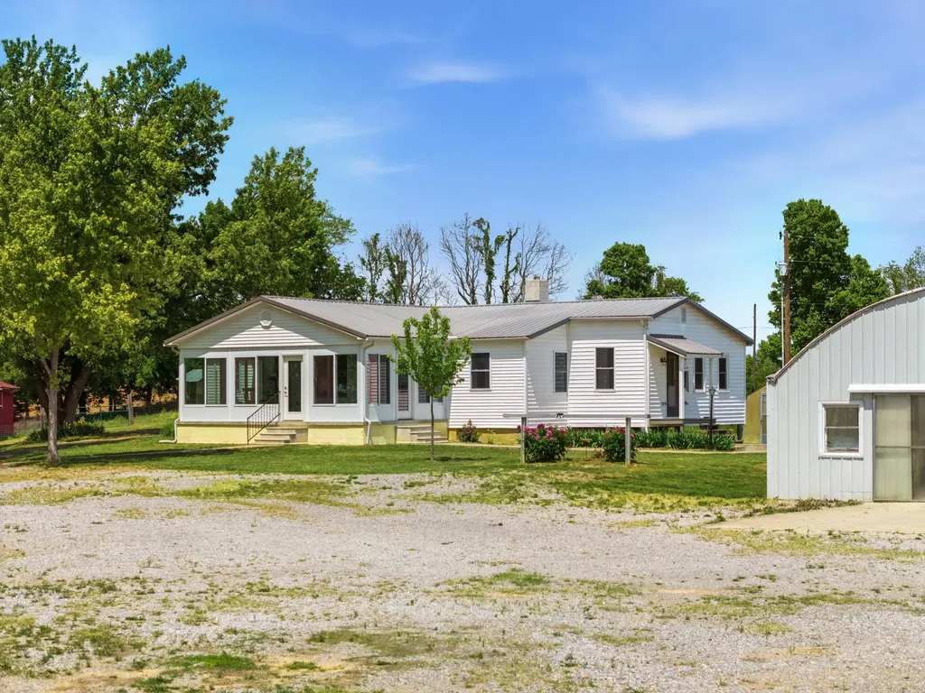 1300 State Route 1901 Marion KY 42064