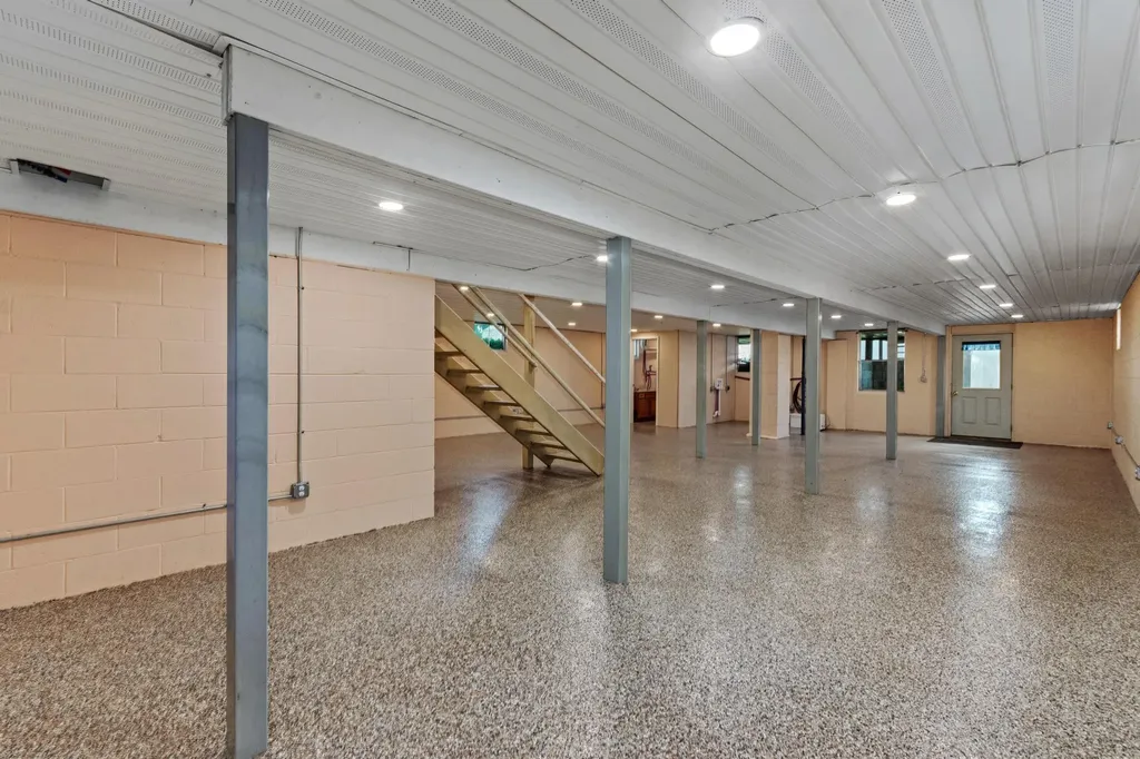1300 State Route 1901 Marion KY 42064