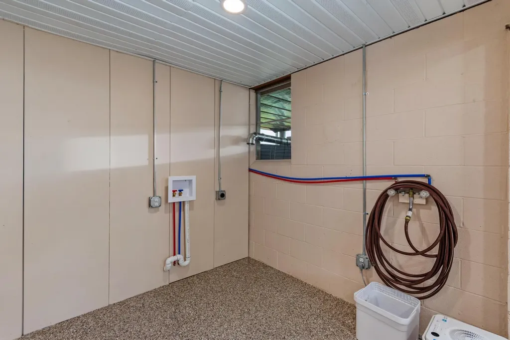 1300 State Route 1901 Marion KY 42064