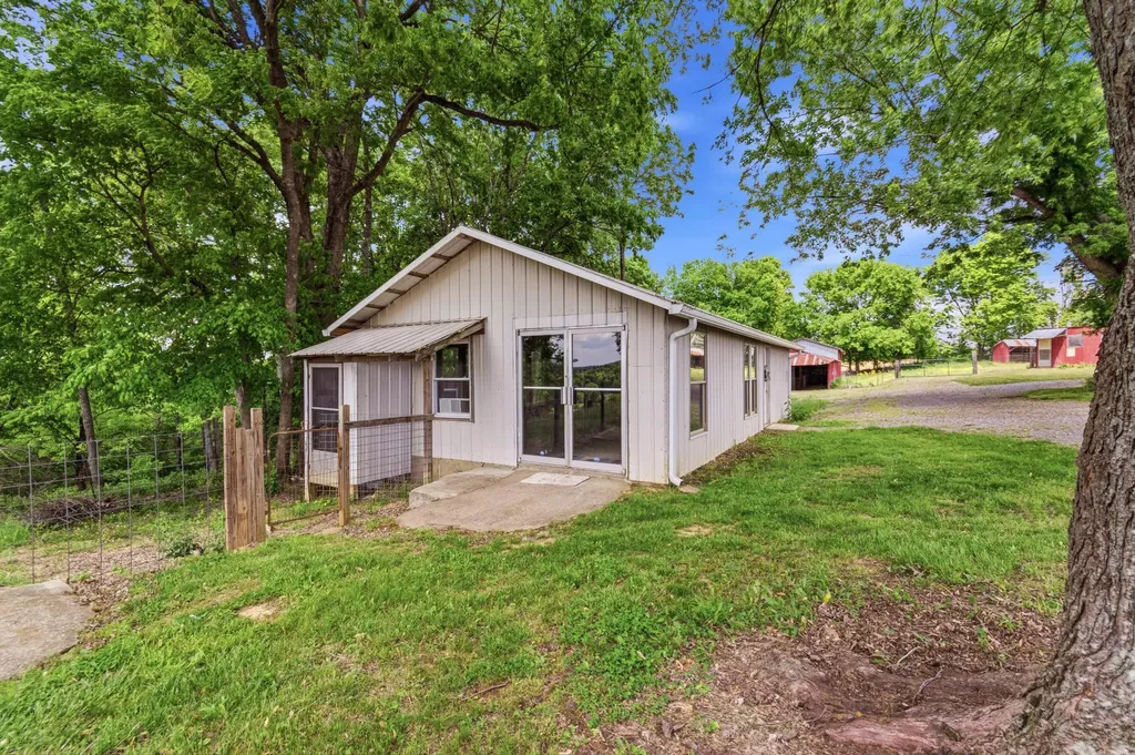 1300 State Route 1901 Marion KY 42064