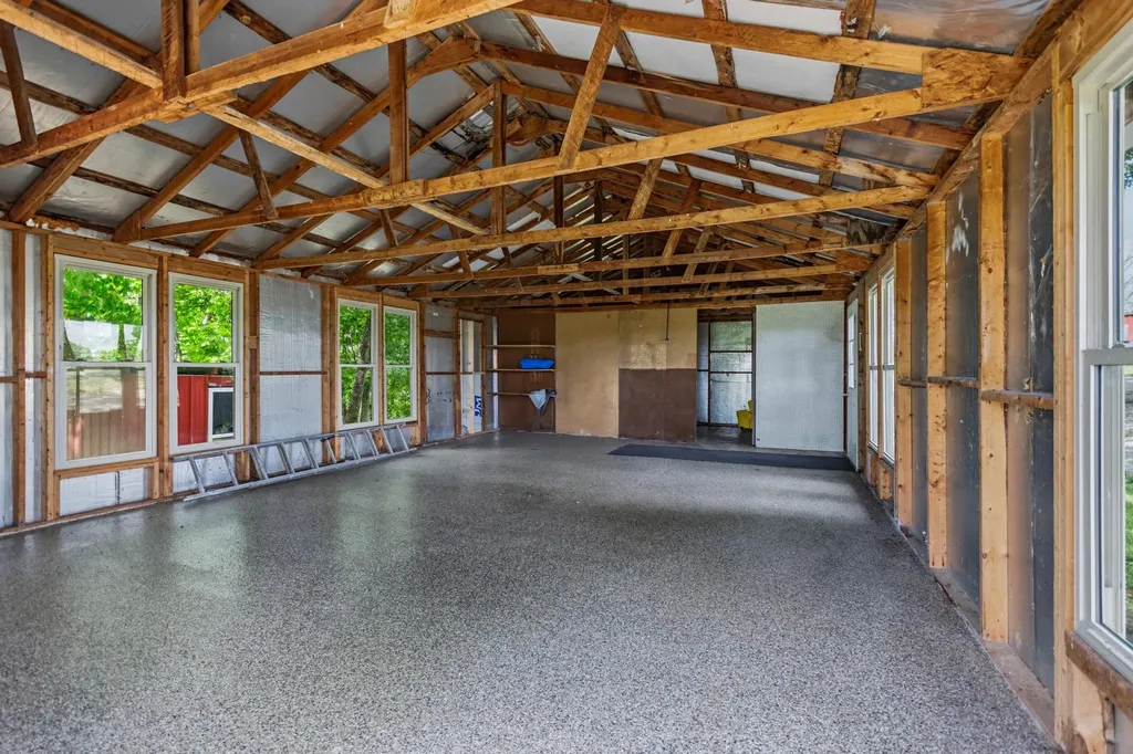 1300 State Route 1901 Marion KY 42064