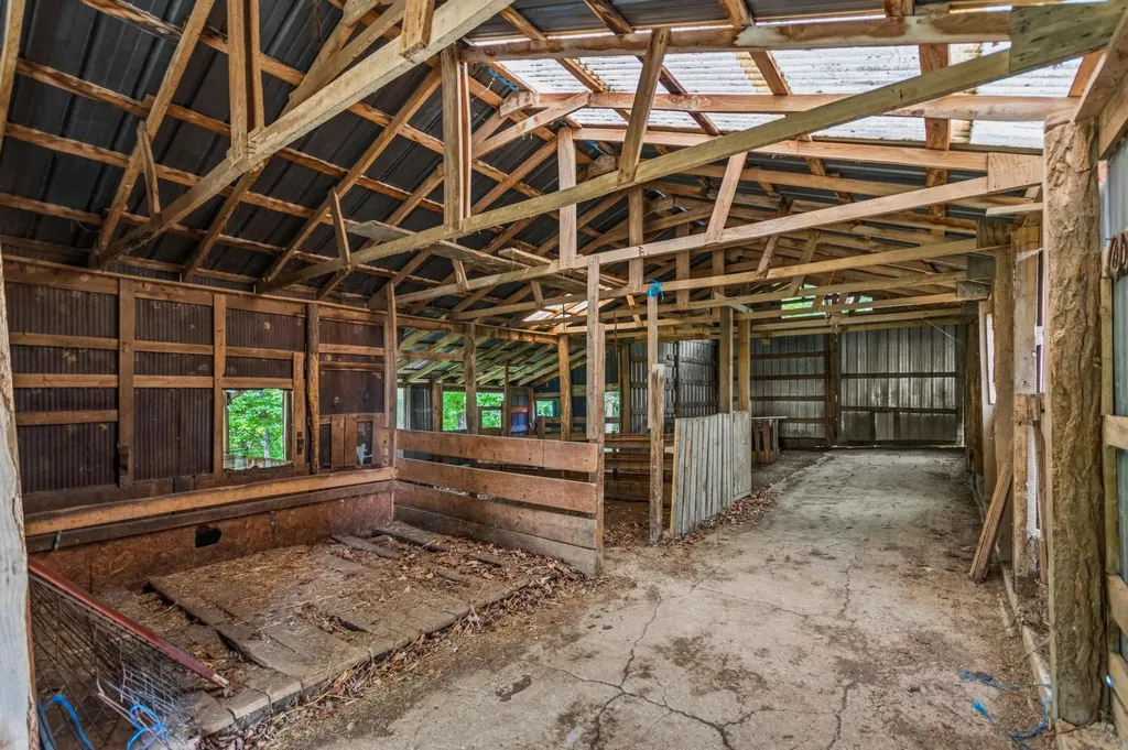 1300 State Route 1901 Marion KY 42064