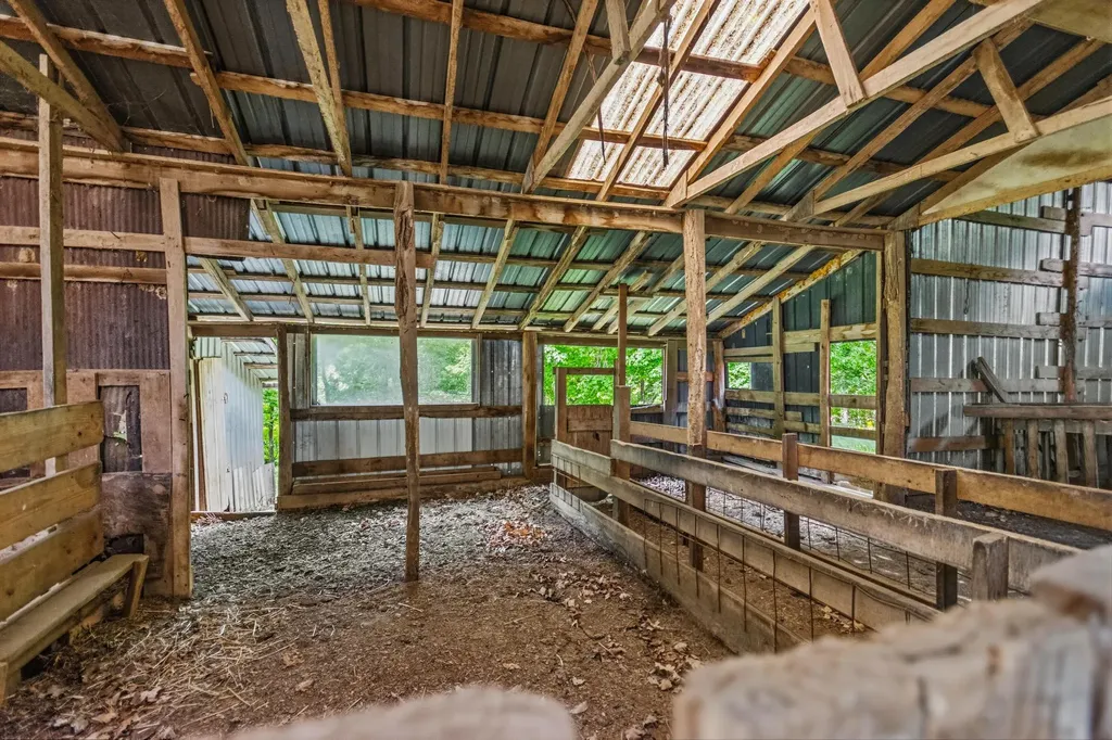 1300 State Route 1901 Marion KY 42064