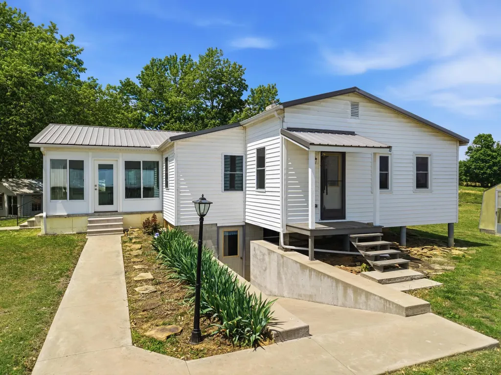 1300 State Route 1901 Marion KY 42064