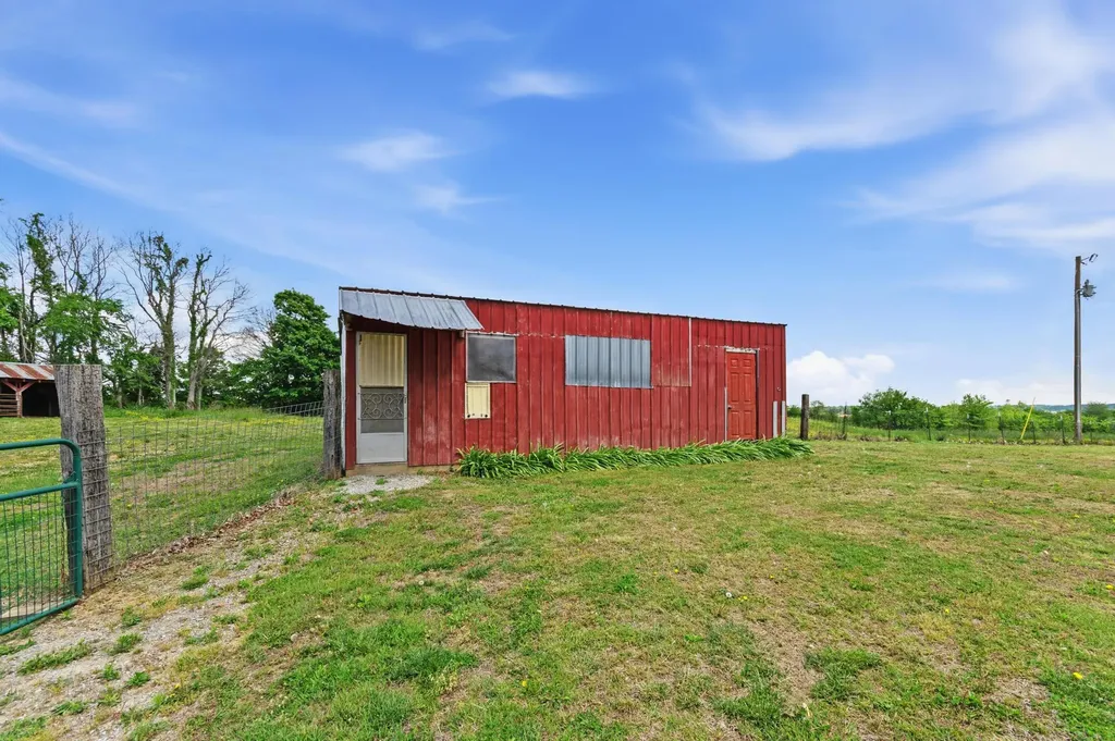 1300 State Route 1901 Marion KY 42064