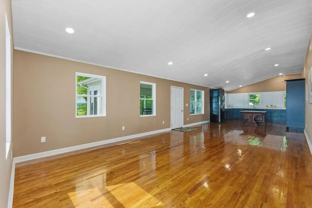 1300 State Route 1901 Marion KY 42064