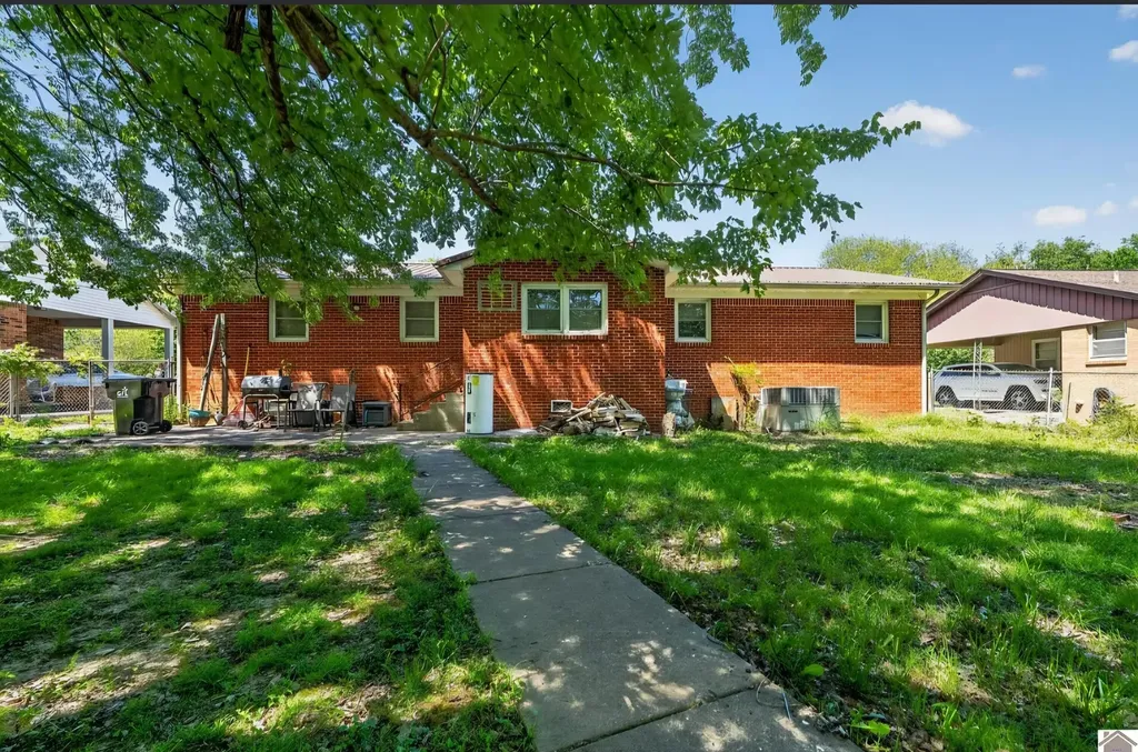 1605 Belmont Drive Murray KY 42071