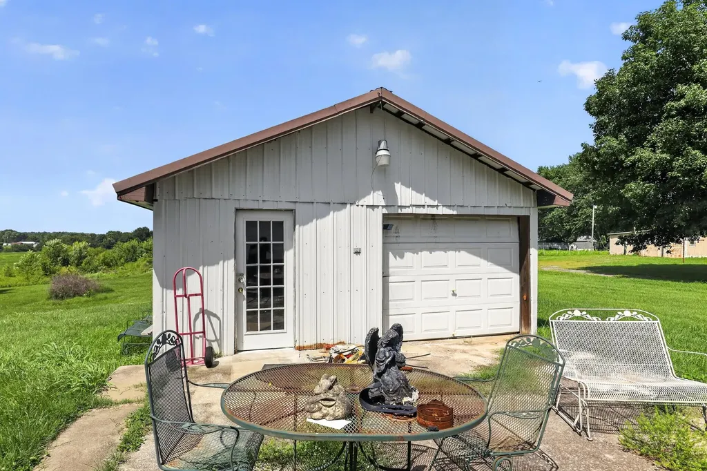 720 W Kentucky 132 Dixon KY 42409