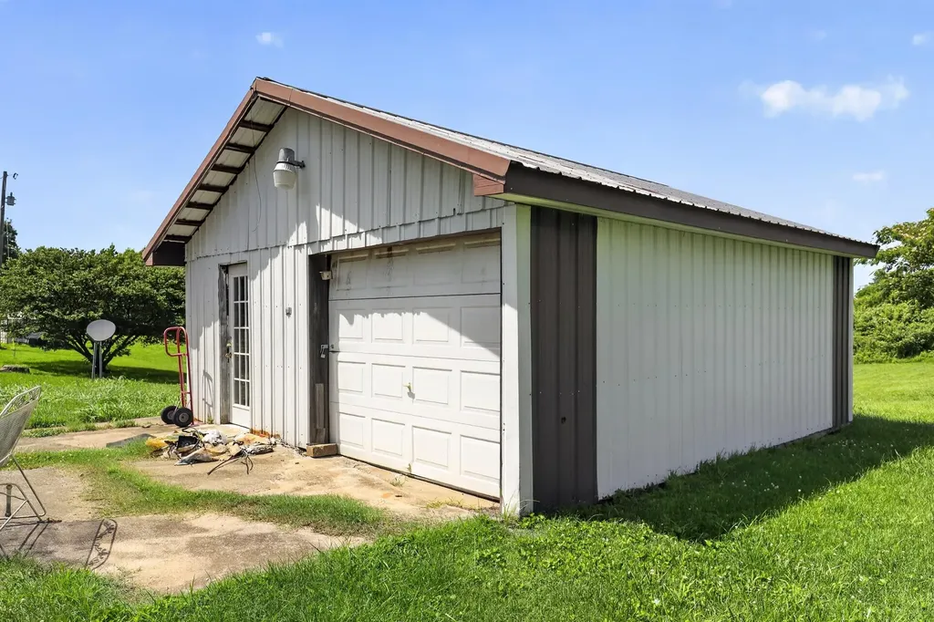 720 W Kentucky 132 Dixon KY 42409