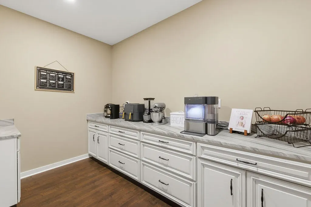 230 Ayly Estates Drive Mayfield KY 42066