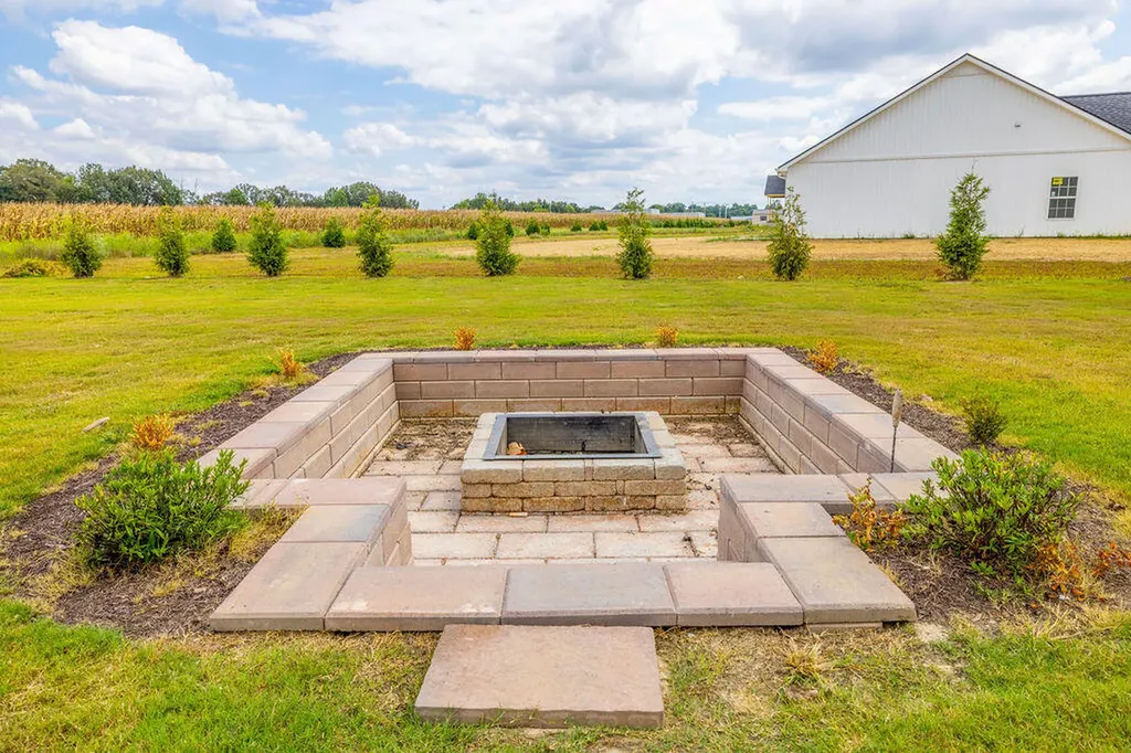 230 Ayly Estates Drive Mayfield KY 42066