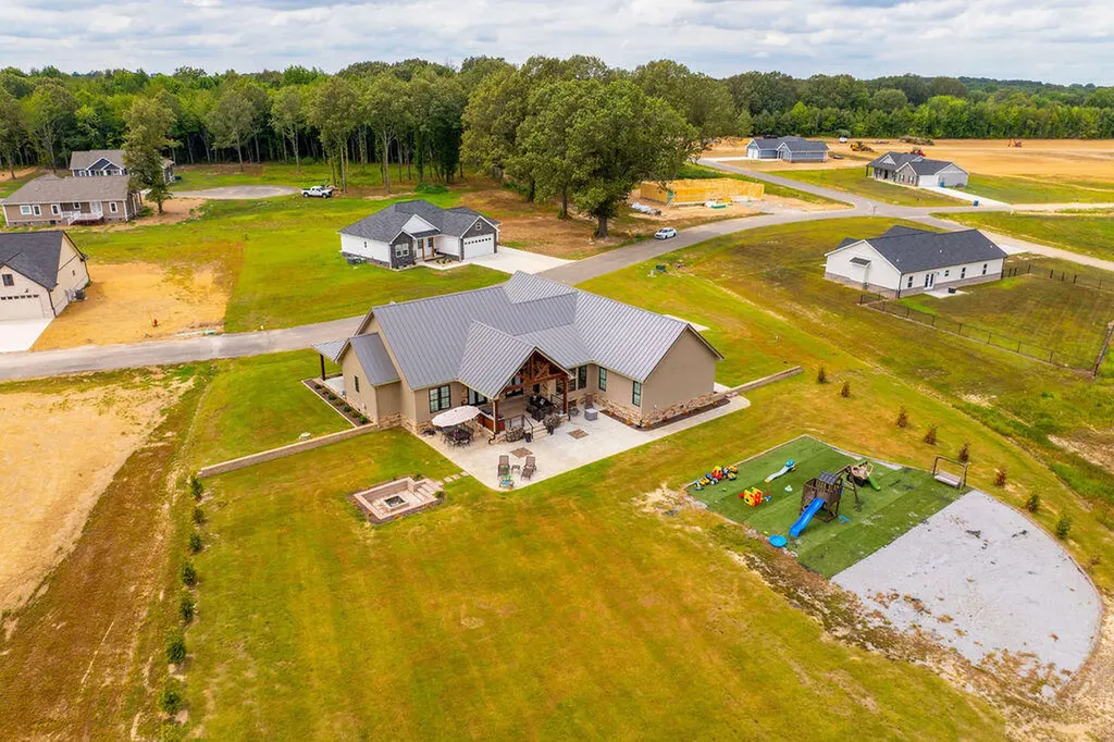 230 Ayly Estates Drive Mayfield KY 42066