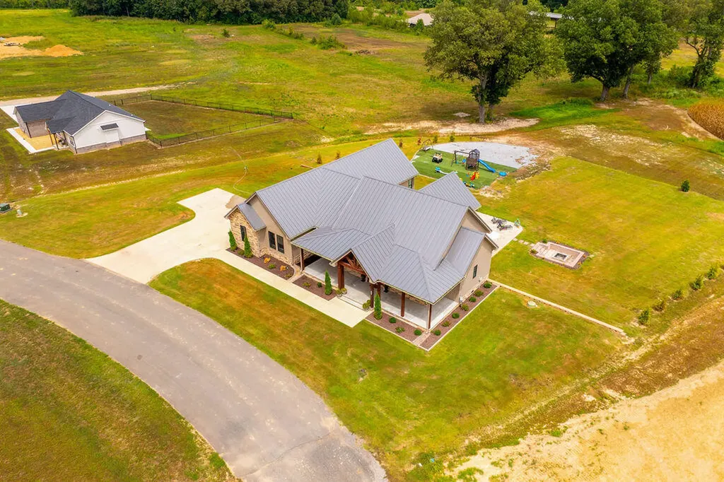230 Ayly Estates Drive Mayfield KY 42066