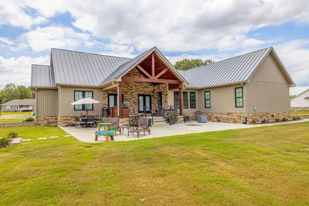 230 Ayly Estates Drive Mayfield KY 42066