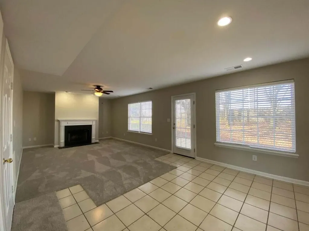 2052 Blackhorse Lane Lexington KY 40503