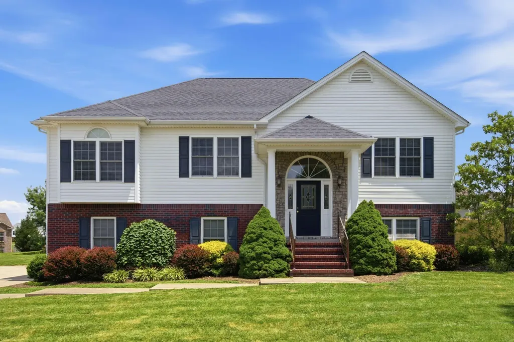 1052 Running Brook Drive Lawrenceburg KY 40342
