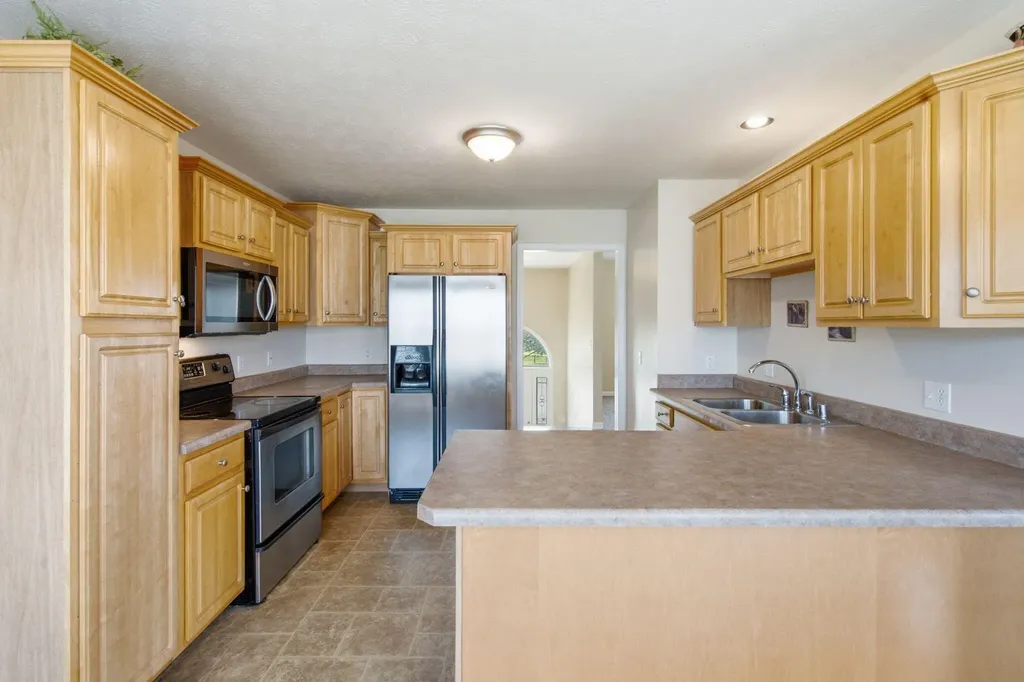 1052 Running Brook Drive Lawrenceburg KY 40342