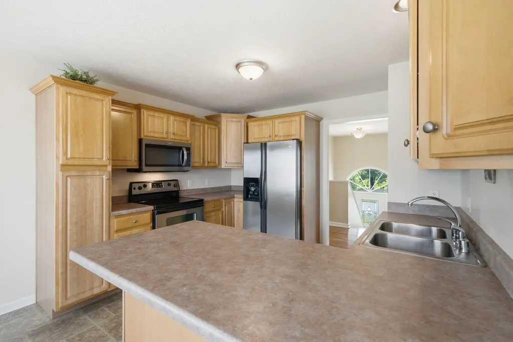 1052 Running Brook Drive Lawrenceburg KY 40342