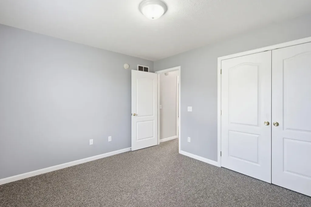 1052 Running Brook Drive Lawrenceburg KY 40342