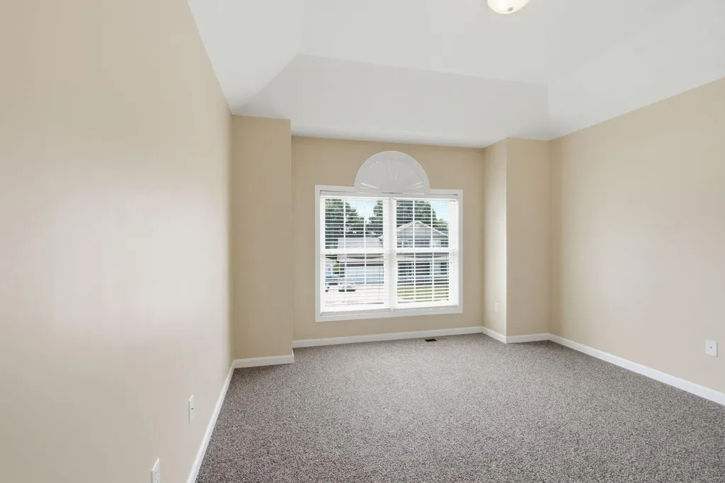 1052 Running Brook Drive Lawrenceburg KY 40342