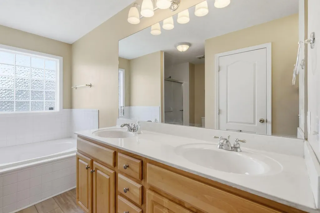 1052 Running Brook Drive Lawrenceburg KY 40342